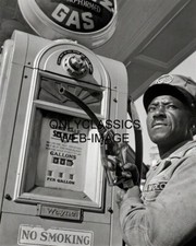 1942 AMOCO GAS STATION 8X10 PHOTO BLACK ATTENDANT UNIFORM AMERICANA AUTOMOBILIA