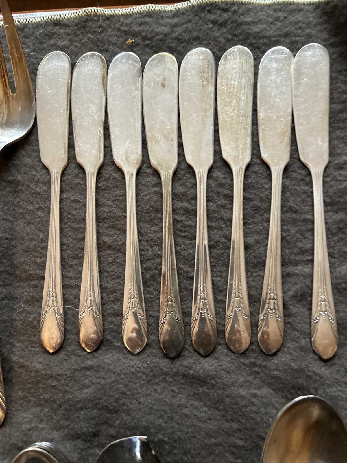 WM Rogers MFG. Co Silverplated Original Rogers Pattern SILVERWARE 36 PC.