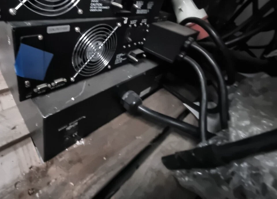 TRIPP-LITE SU6000RT3UPM 4200W 6000VA UPS & EXTENDABLE BATTERY PACK BP240V7RT3U - Image 4 of 4