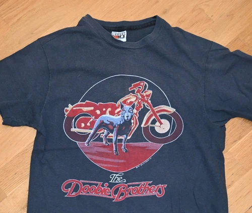 *1981 THE DOOBIE BROTHERS* vtg rock concert tour tee shirt ( 1980s vintage concert t-shirt, vintage, single stitch, B+ condition
