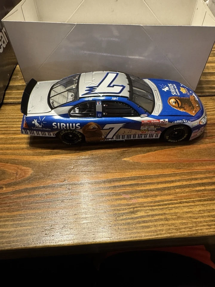 Mac Tools 2002 Nascar #7 Casey Atwood Sirius Radio Muppets Dodge By Action em escala 1/24 - Imagem 3 de 4