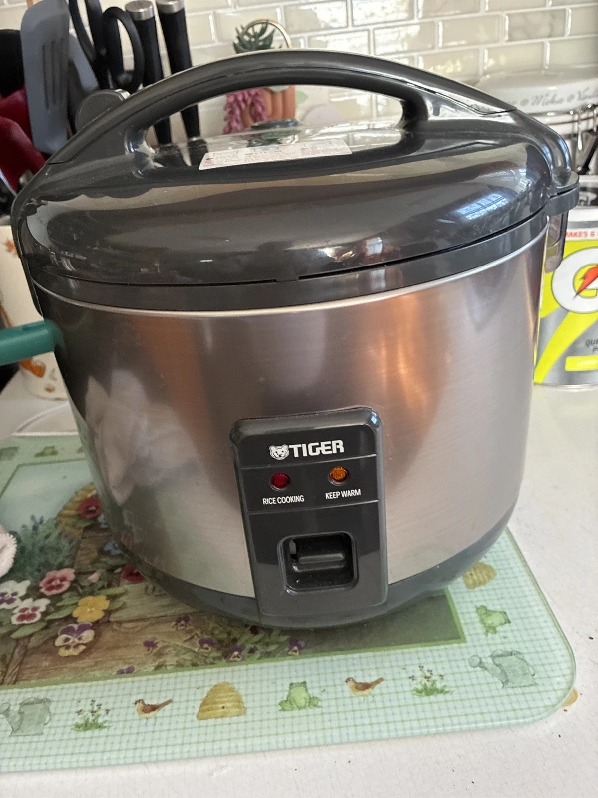 Tiger JNP-S15U, 8-Cup Rice Cooker and Warmer,Urban Satin. Lightly Used!