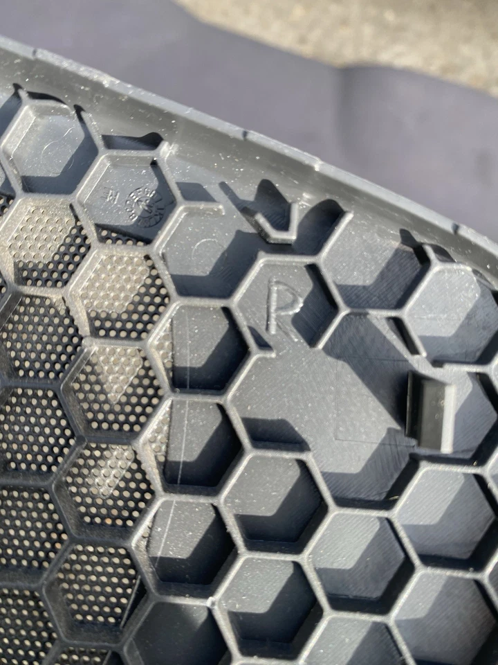 AUDI TT MK2 SPEAKER GRILL COVER BOSE DRIVERS SIDE 8J0035406 06-14 8J FREE P&P - Image 2 of 4