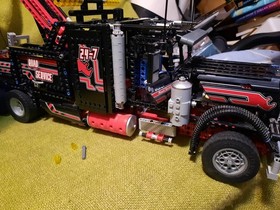 LEGO Technic 8285 Huge 24x16x7" 2 in 1 Tow/ Big Rig Truck RARE 2006 Retired set