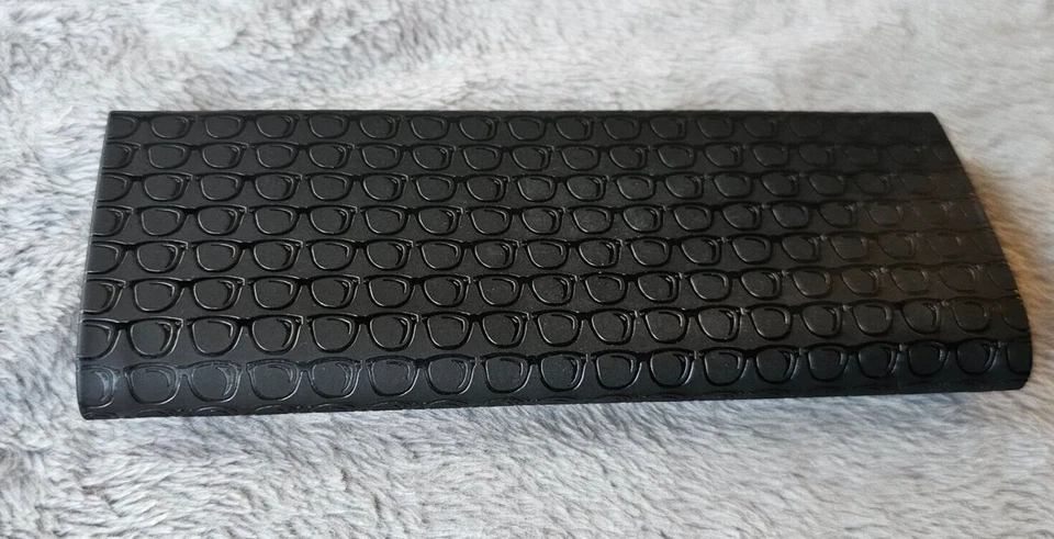 TED BAKER LONDON Estuche Triángulo Magnético Negro Gafas de Sol Foto 3 de 4