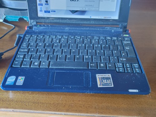 Netbook Laptop Acer Aspire One ZG5 1GB RAM 16GB SD hard drive Windows XP