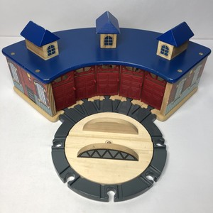 thomas the train roundhouse
