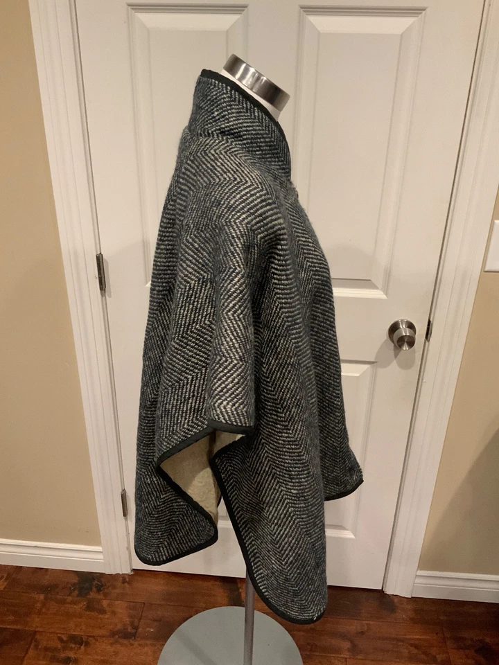 Free People Sweep Away 蓝色和灰色羊毛人字形拉链前角,尺寸 OS — 第 3/4 张图片