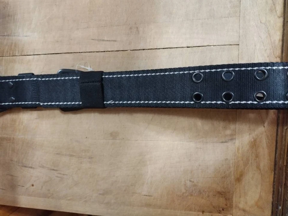 Collar de perro KONG Max ultra duradero con hebilla de metal M mediano negro Foto 4 de 4