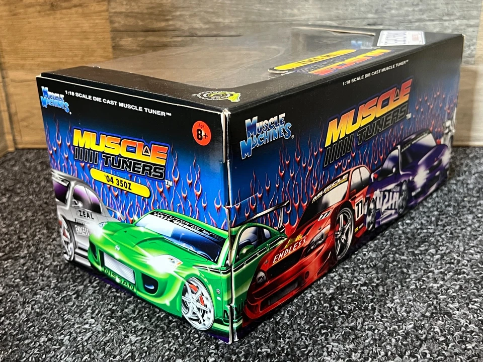 Funline Muscle Machines 2004 Nissan 350Z Nismo Grey Diecast 1/18 Car - Image 4 of 4