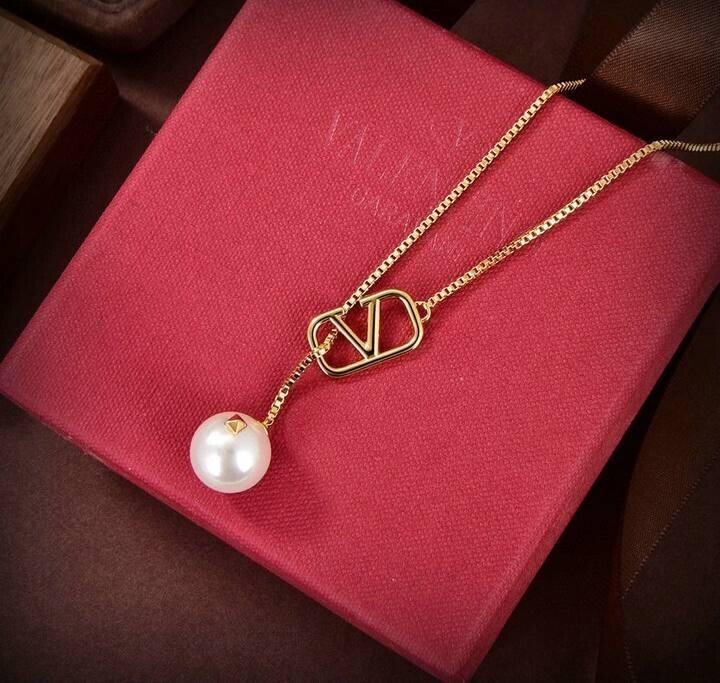 VIP【関税送料無料】希少 Valentino Garavani Leather Necklace Velentino Garavani vltn necklace jewelry vlogo with pearls
