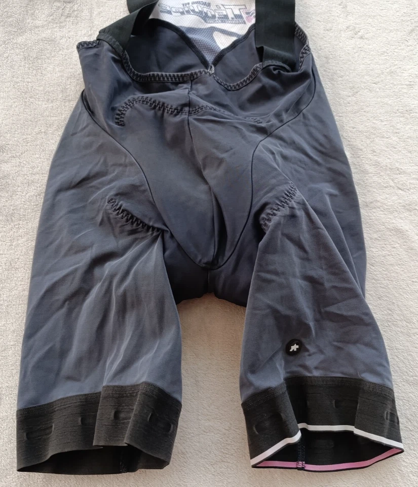 Culotte con tirantes Assos Racing Fit St. Equipe para hombre negro acolchado talla S - DEFECTOS Foto 2 de 4