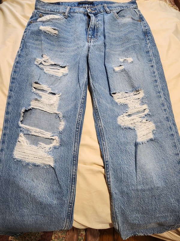 Womens Aeropostale ladies Light Wash Distressed Jeans Denim Size 10 "Mom"
