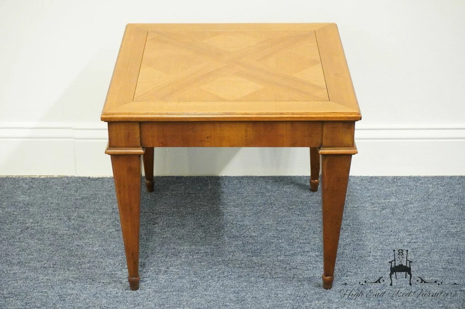 BAKER FURNITURE Mesa de Cabeceira Quadrada de Madeira Bandada Provincial Italiana 18" 35... - Imagem 3 de 4