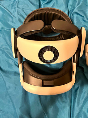 Oculus Quest 3 with Bobovr fan battery head strap and controllers.