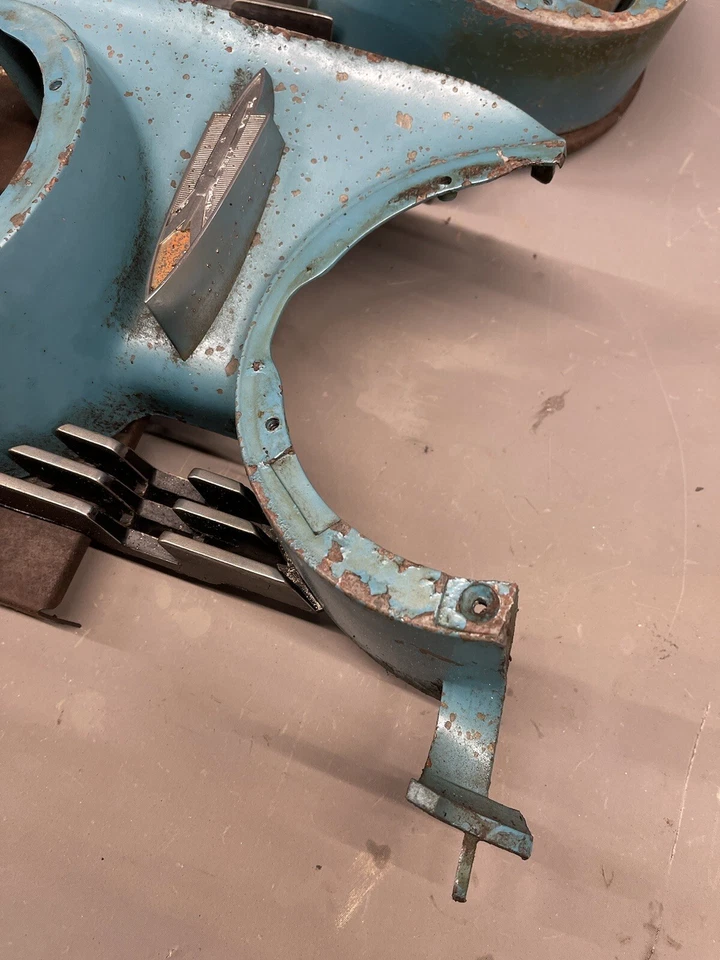 Oldsmobile 98 1960 carcasas de faros extensiones de rejilla noventa ochenta y ocho molduras Foto 2 de 4