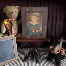 PRIMITIVE VICTORIAN VINTAGE FOLK ART STYLE GIRL 1786 HOLDS ROOSTER PORTRAIT SIGN