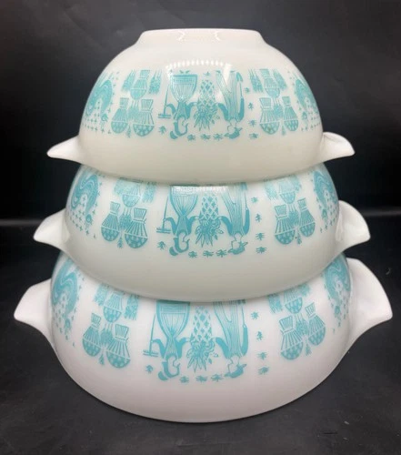 vtg Pyrex Turquoise  Butterprint Amish 3 pc cinderella bowl  set