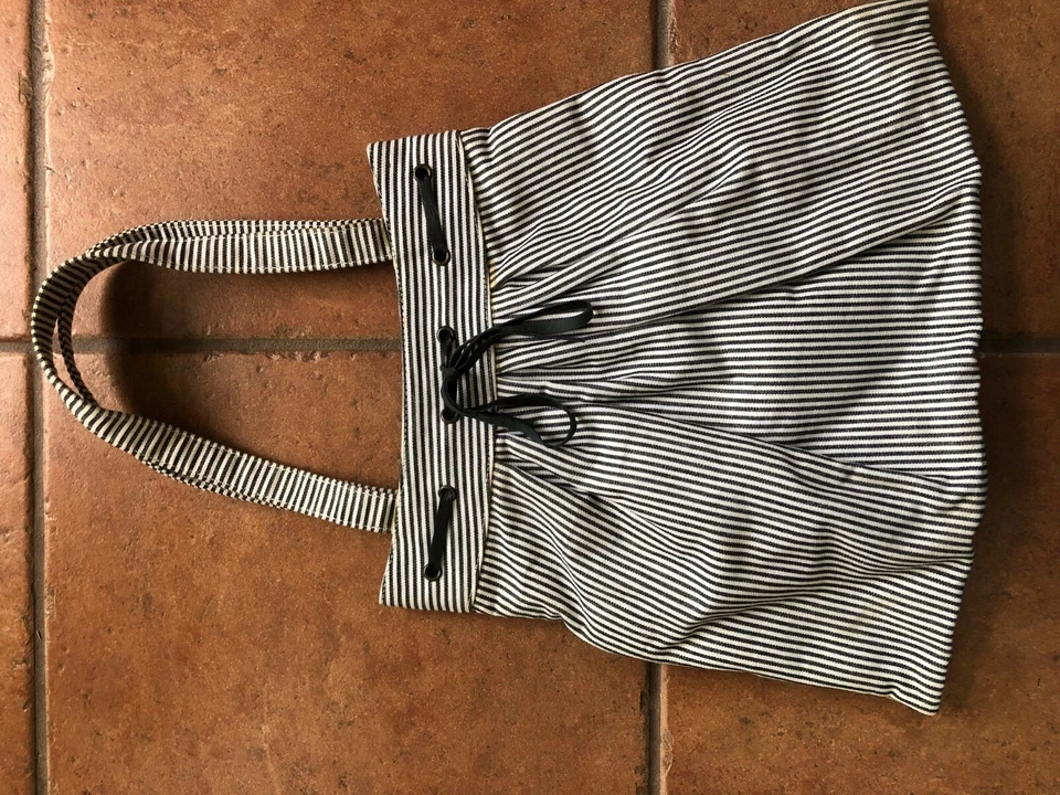 Nuevo bolso Lauren Merkin cubo y cordón con cubierta antipolvo Foto 2 de 4