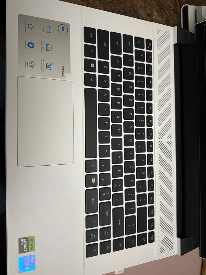 Dell G16 7630 i9-13900HX RTX 4070 32GB 1TB QHD+ 240Hz Cherry MX Blanco Foto 2 de 3