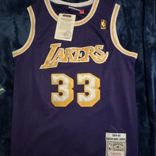 Mitchell & Ness Auth. 1904 Kareem Abdul-Jabbar 84-85 Swingman #33  Jersey Purple