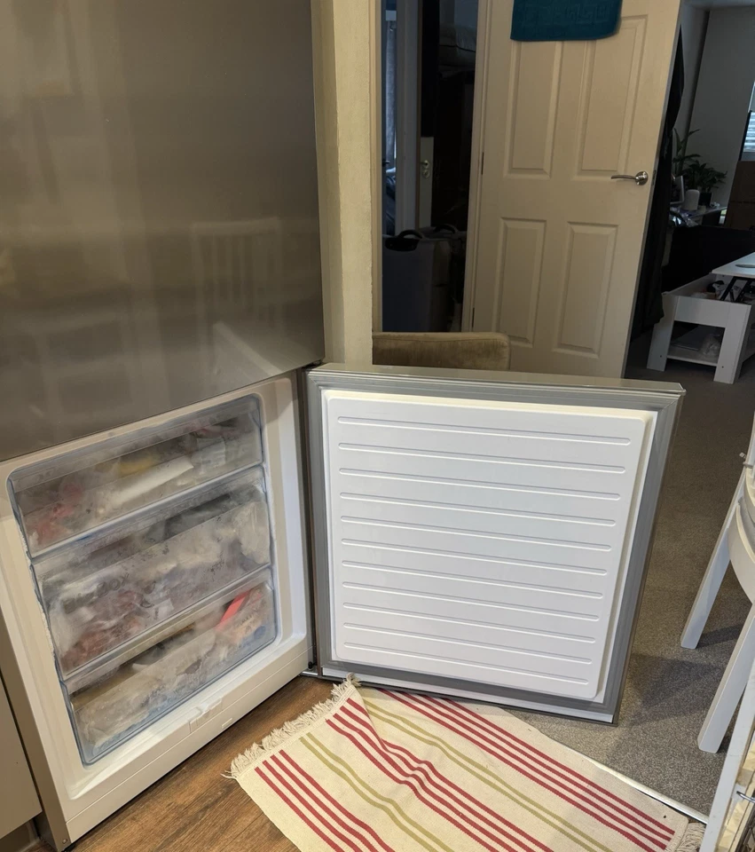 Bosch Serie 6 KGE49AICAG Freestanding 70/30 Fridge Freezer, 70cm Wide, Stainle - Image 3 of 4