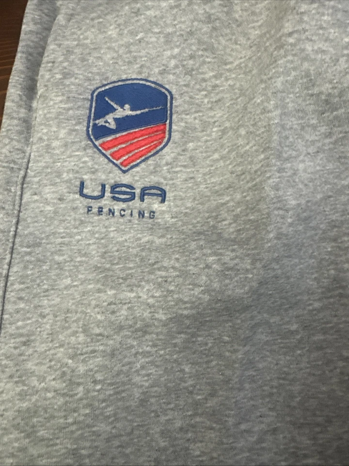 Pantalones deportivos de entrenamiento Nike grises con logotipo oficial de esgrima de EE. UU. - pequeños - nuevos con etiquetas nuevos Foto 4 de 4