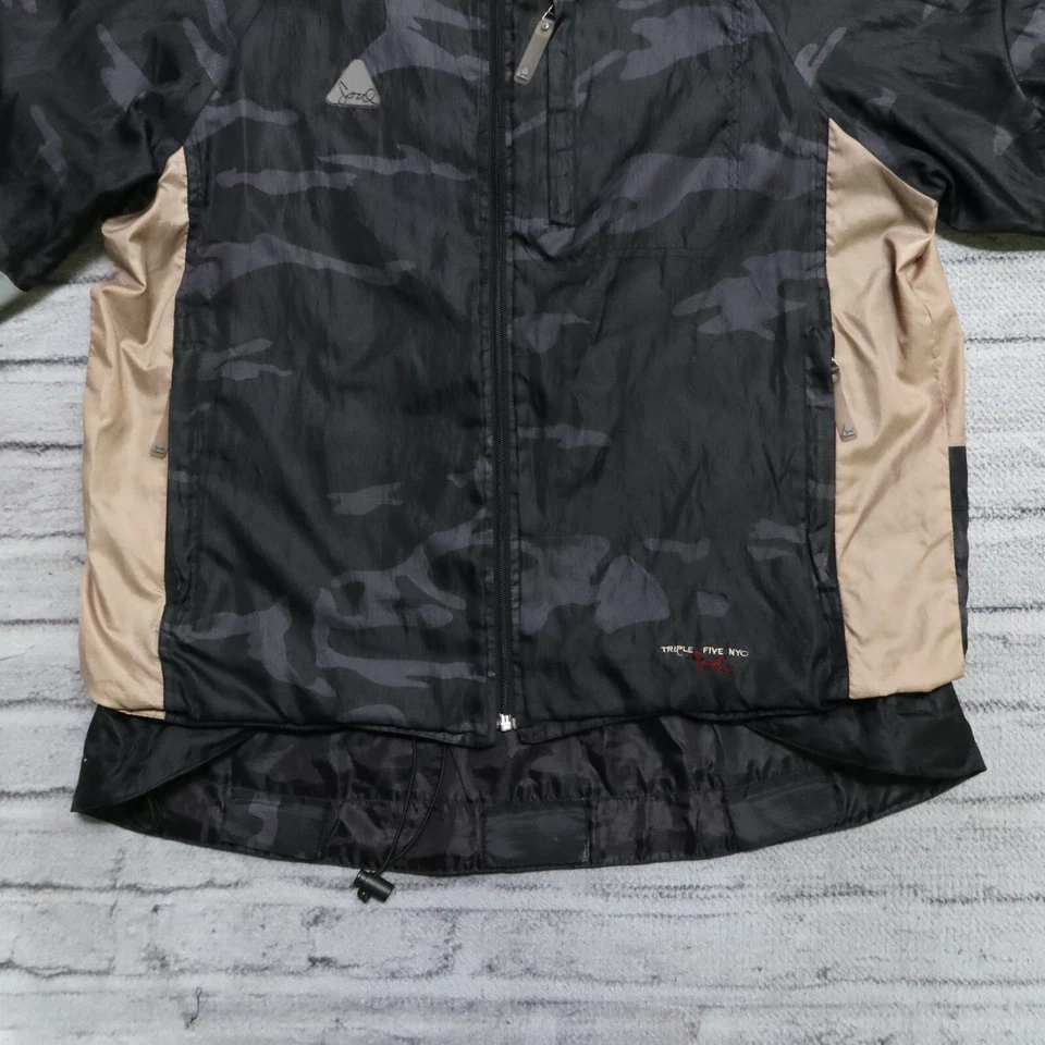 Chaqueta cortavientos vintage Triple 5 Soul camuflada de nailon talla L negra Foto 3 de 4