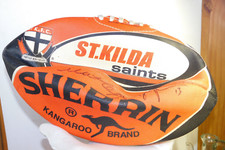 A.F.L ST.KILDA SAINTS FOOTBALL CLUB X5 SIGNATURES FootBall V.G.C RARE