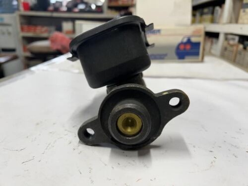 Brake Master Cylinder w/ Reservoir for Chevrolet Malibu 1978-1980 GMC Buick Olds - Picture 3 of 3