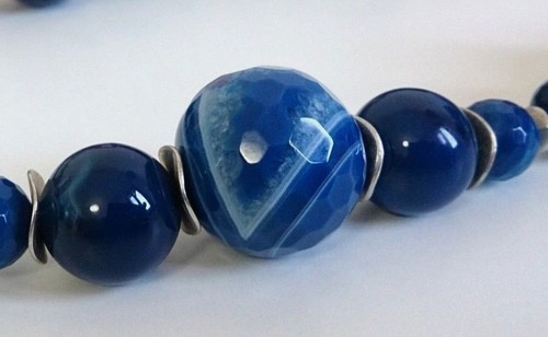 COLLANA DONNA IN PIETRE DURE AGATA STRIATA COLORATA BLU CREAZIONE ARTIGIANALE - Foto 6 di 11