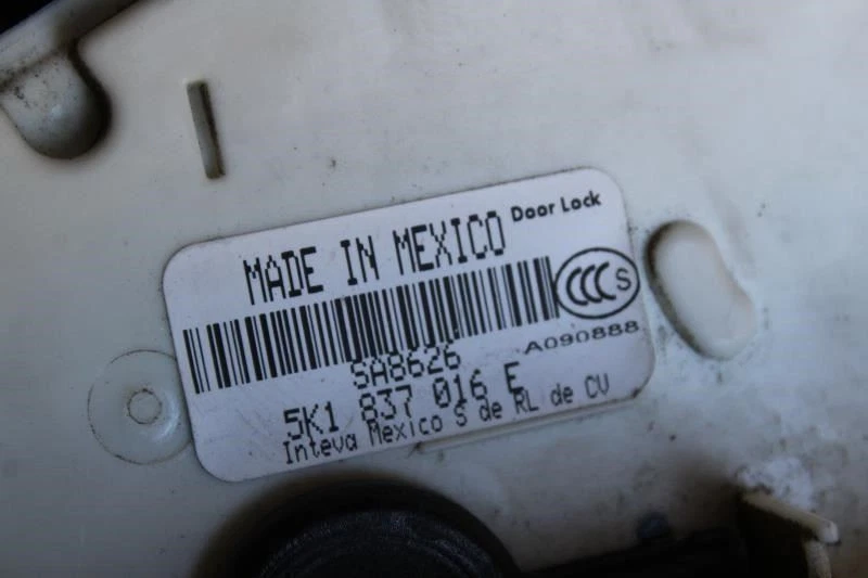 Actuador de bloqueo de pestillo de puerta delantera derecha Volkswagen Passat 2016 2018 2019 Foto 4 de 4