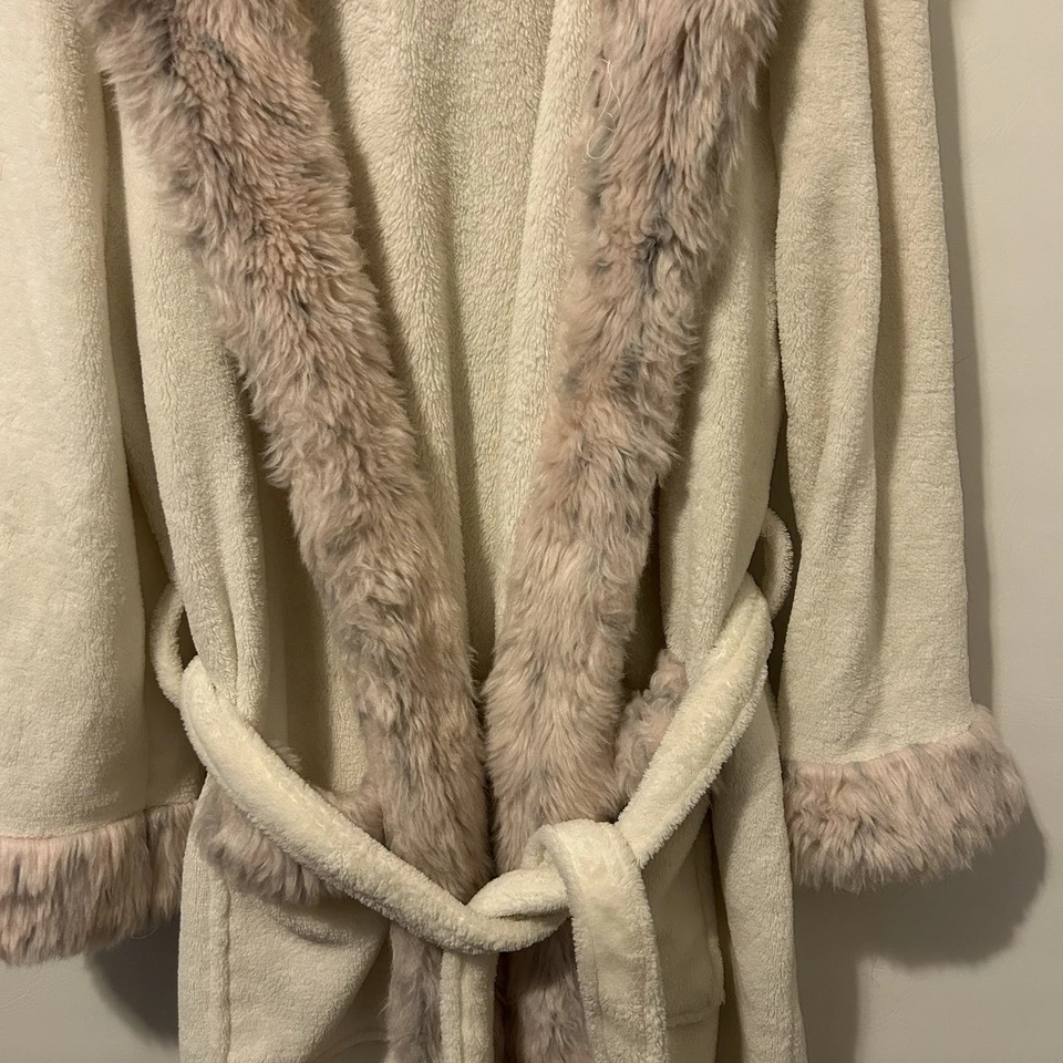 Bata con capucha Pottery Barn TEEN de leopardo (gris) con ribete de piel sintética talla única spa de lujo Foto 3 de 4