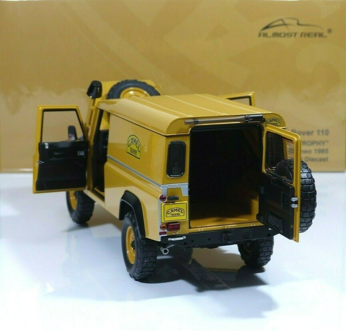 Land Rover Defender 110 Unità di supporto trofeo cammello Borneo 1985 1