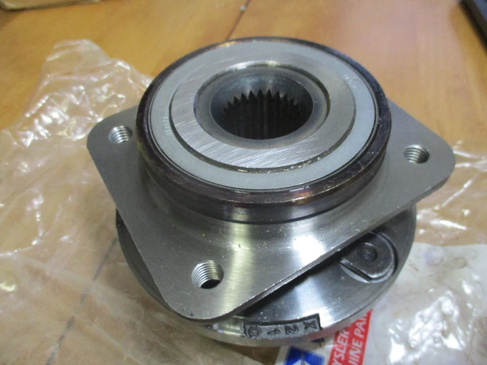 Ступица подшипника колеса 1995 Chrysler LeBaron Mopar 04340334 - Изображение 4 из 4