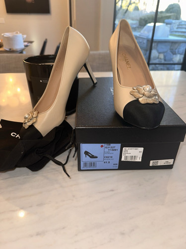 CHANEL WOMENS PUMP SIZE 41.5 BEIGE CALFSKIN/ BLACK GROSGRAIN/ CAMELLIA 3.5" HEEL - Picture 4 of 14
