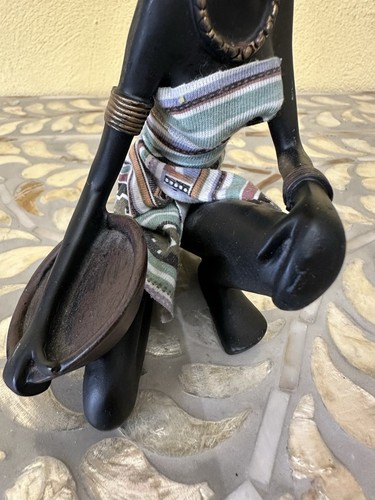 Angola Afrika schwarzafrikanische Frau Figur 5-1/2" groß hält eine Schüssel/Tablett - Bild 3 von 10