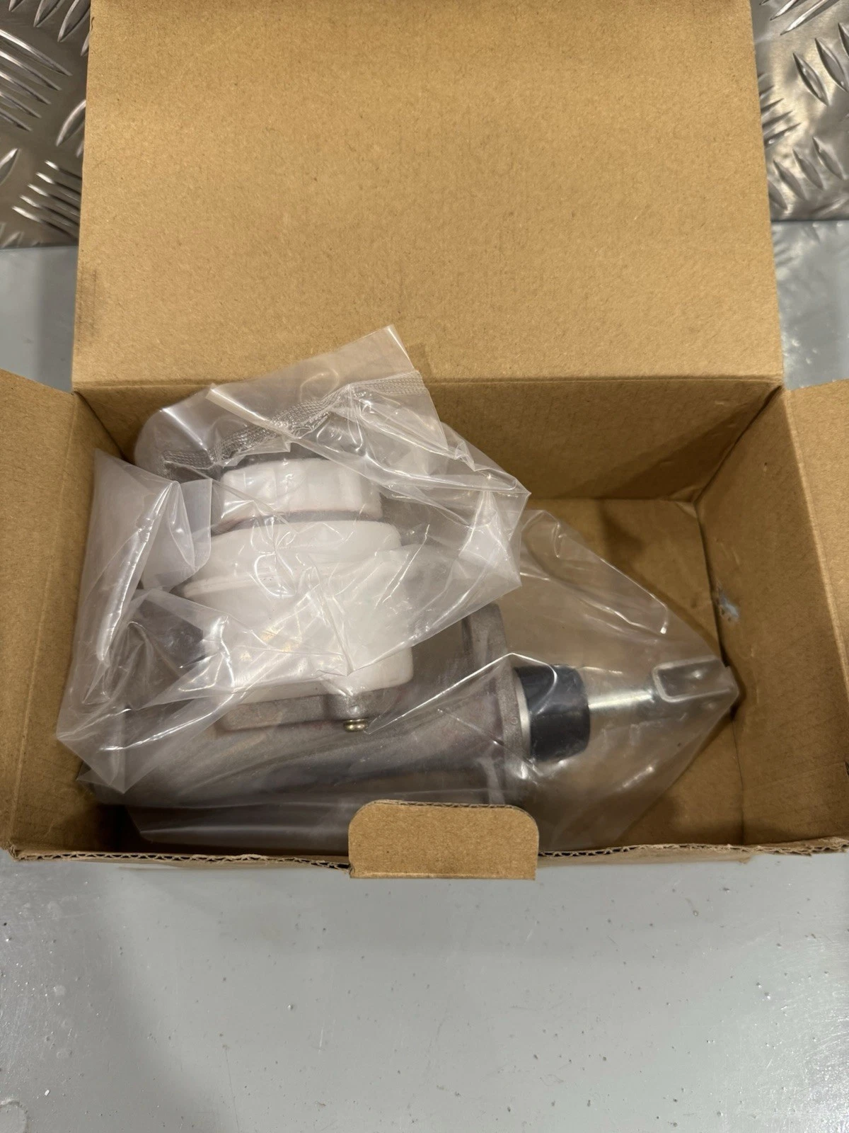 SC Parts Clutch Master Cylinder With Plastic Reservoir 554790 Brand New 4
