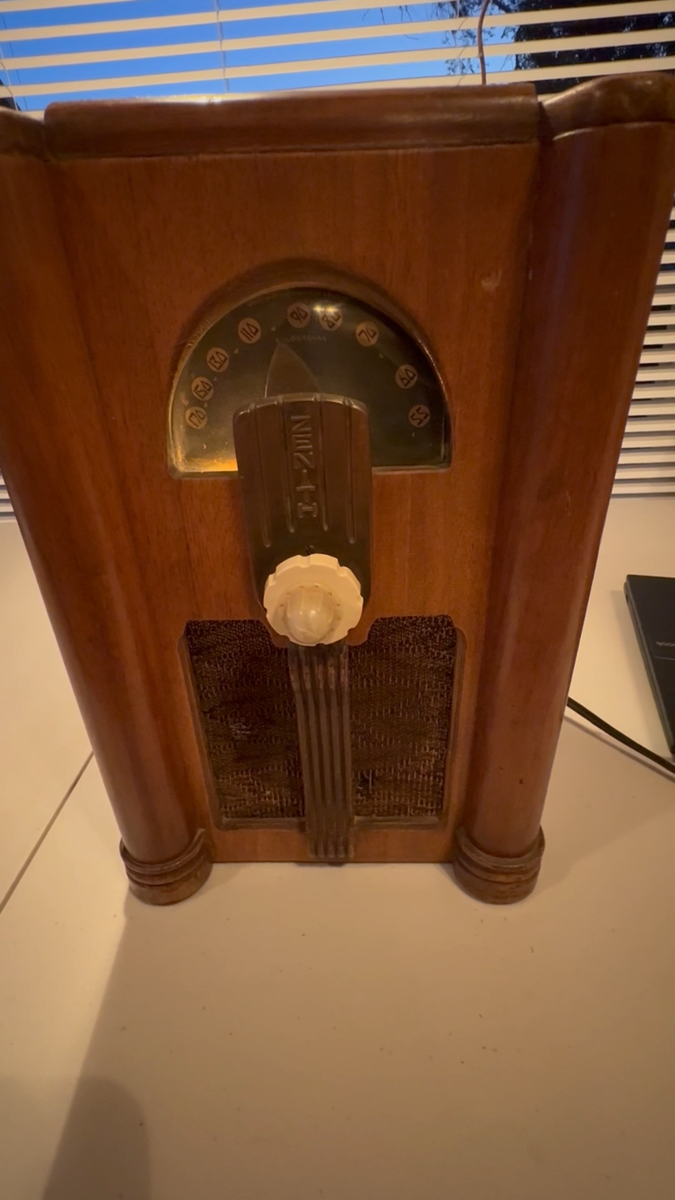 Antique 1939 Zenith Model 6D326 Working Table Top Radio