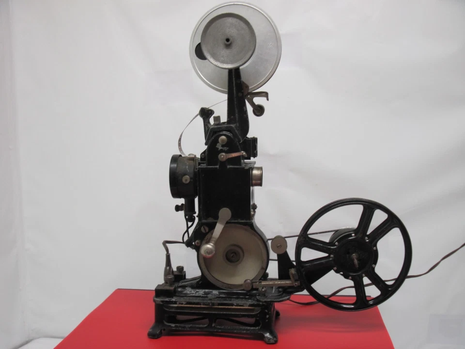 Pathé Baby Projecteur de Film 9.5 mm a rénover : Lampe Neuve  ( voir la vidéo ) - Photo 1/4