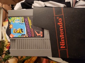 Nintendo Nes, Manettes (non test&eacute;e) + 8 jeux + 1 Game Genie 