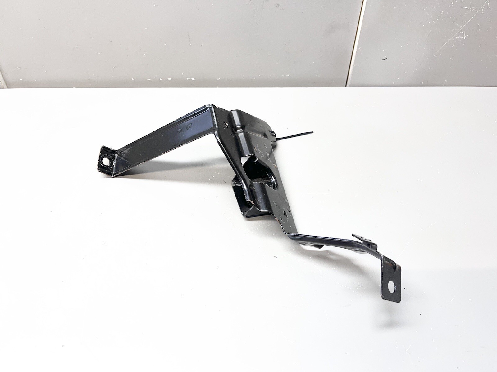 ⭐️2014-2020 MASERATI GHIBLI QUATTROPORTE FRONT RIGHT FENDER BRACKET MOUNT OEM