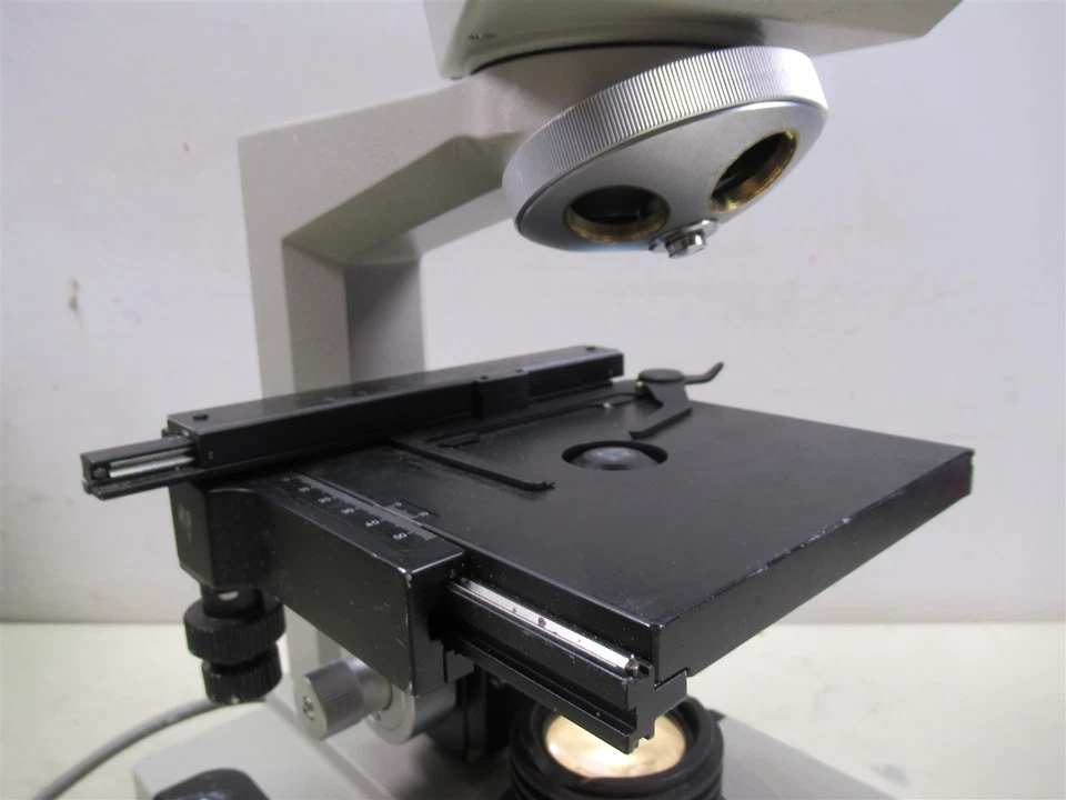 Microscopio biológico binocular Bausch & Lomb 31-74-24 para uso en laboratorio Foto 4 de 4