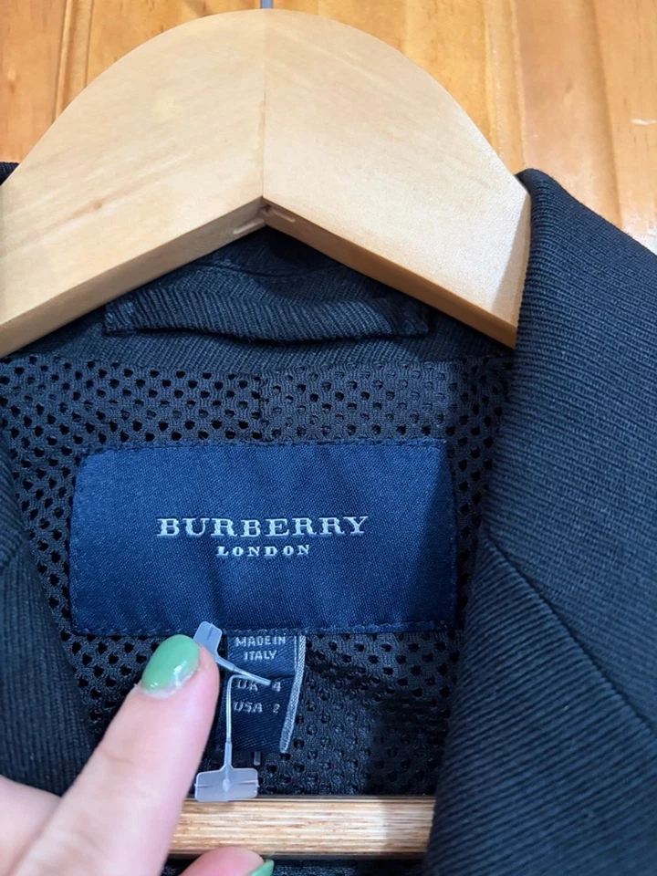 Jaqueta Burberry London mistura de lã preta bolsos utilitários feita na Itália tamanho 2 - Imagem 3 de 4