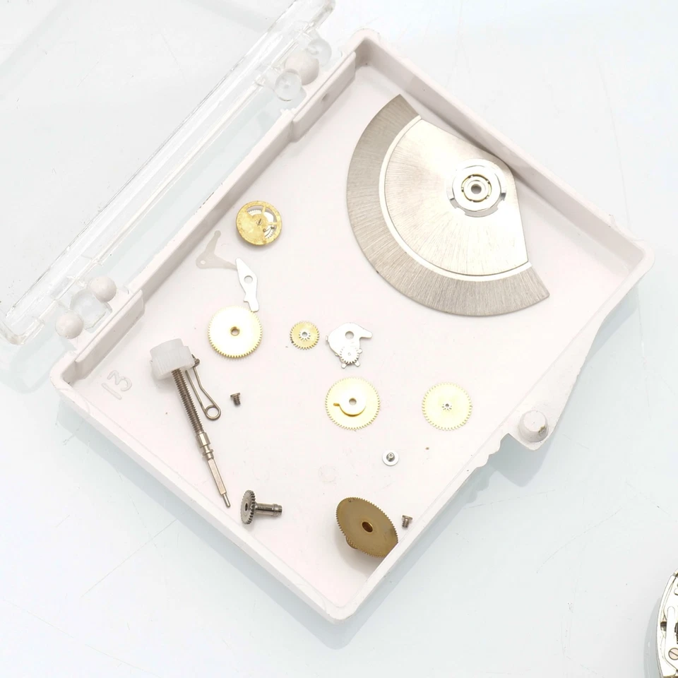 Valjoux 7750 For Parts or Restore Good Balance 25 Jewels Watchmakers Parts - Image 3 of 3