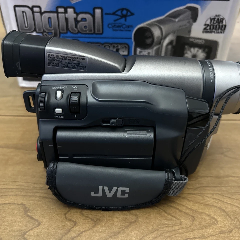 JVC Digital Video Camera GR-DVF21 - Image 3 of 4