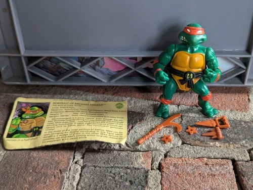 Vintage TMNT 1988 Playmates Michaelangelo 100% Complete w/ File Card