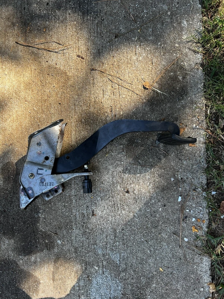 Pedal de freno Acura RSX 2005 2006 Foto 3 de 4