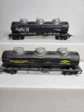 HO Scale Ship and Travel Santa Fe 167483 & The Dow Chemical Company Lot of 2