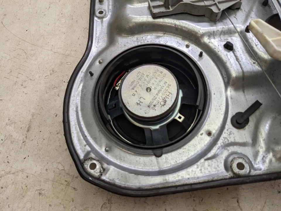 2012 HYUNDAI SANTA FE MK2 2.2 LEFT REAR WINDOW REGULATOR 834702B030 - Image 3 of 4